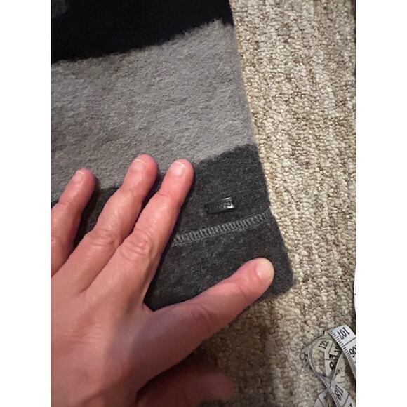 Roots Canada Gray and Black Wool Blend Womens Cardigan Size M - Picture 9 of 12